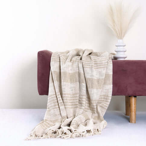 Jeté COZY- ( Beige ) Jeté  ,disponible chez Literie-Déco et moi 
