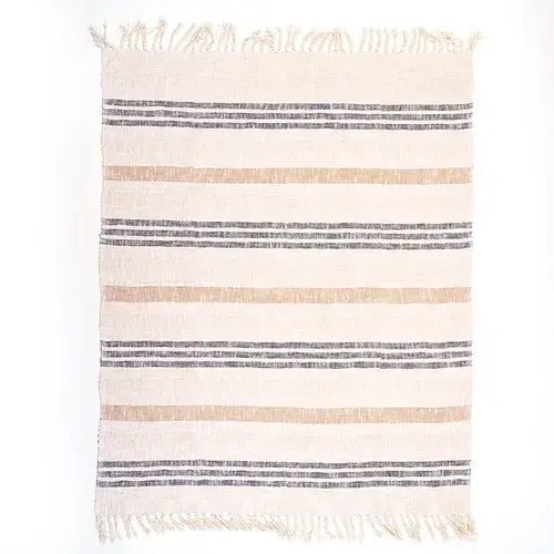 Jeté COZY- ( Beige ) Jeté  ,disponible chez Literie-Déco et moi 