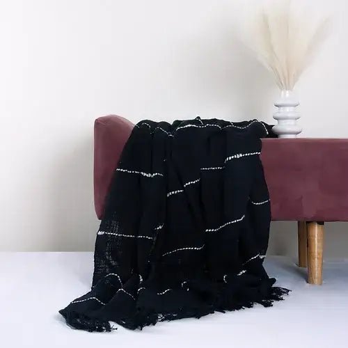 Jeté COZY- ( Noir ) Jeté  ,disponible chez Literie-Déco et moi 