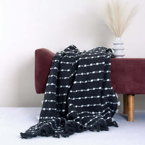 Jeté COZY- ( Noir et blanc ) Jeté  ,disponible chez Literie-Déco et moi 