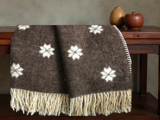 Jeté en laine Flocons  ( 100% laine ) Coussins  ,disponible chez Literie-Déco et moi