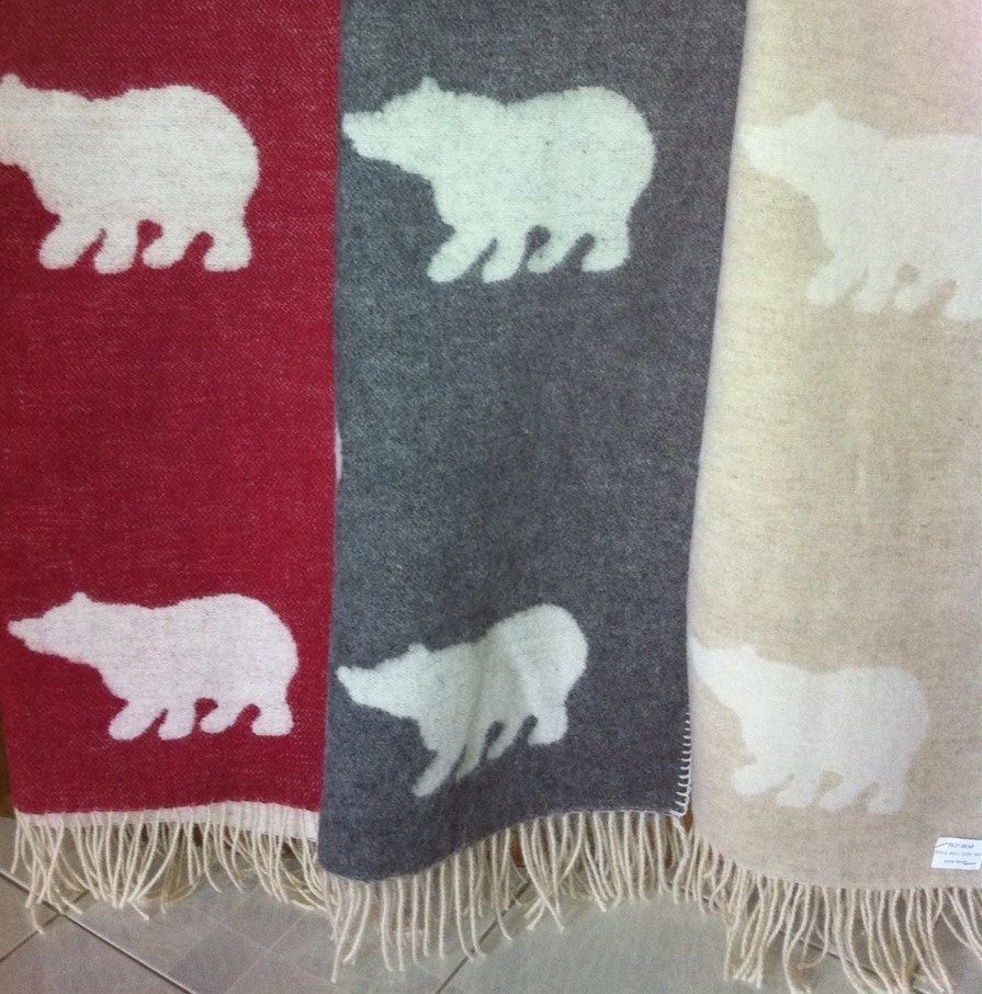 Jeté en laine OURS ( 100% laine ) Coussins  ,disponible chez Literie-Déco et moi 