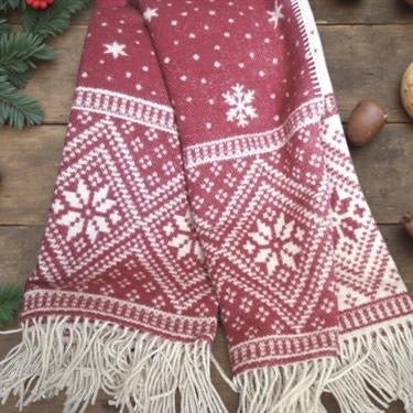 Jeté en laine rouge Flocons  ( 100% laine ) Coussins  ,disponible chez Literie-Déco et moi 