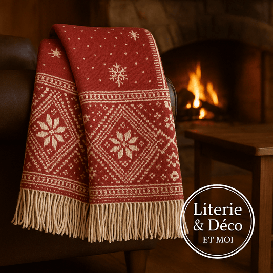 Jeté en laine rouge Flocons  ( 100% laine ) Coussins  ,disponible chez Literie-Déco et moi