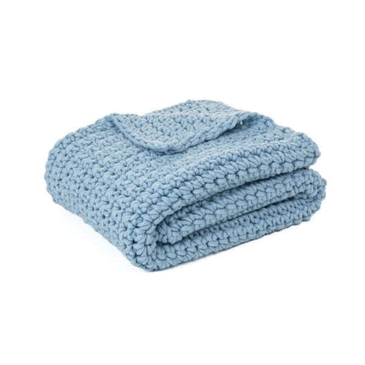Jeté en tricot bleu GUMMY- Par  Brunelli Jeté  ,disponible chez Literie-Déco et moi 