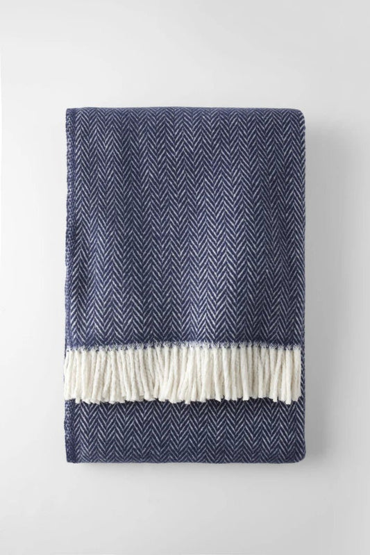  Jeté Skyline ( Marine )  ( 55''x 70'') de CHÉNÉ – PRODUIT  de qualité chez Literie & Déco et Moi