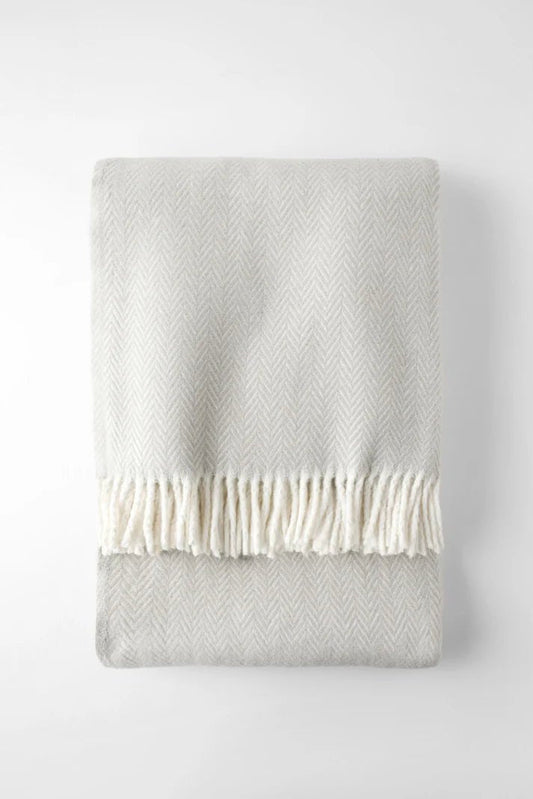 Jeté Skyline ( Gris pâle )  ( 55''x 70'') - Jeté CHÉNÉ - $139.99! Literie-Déco et moi 