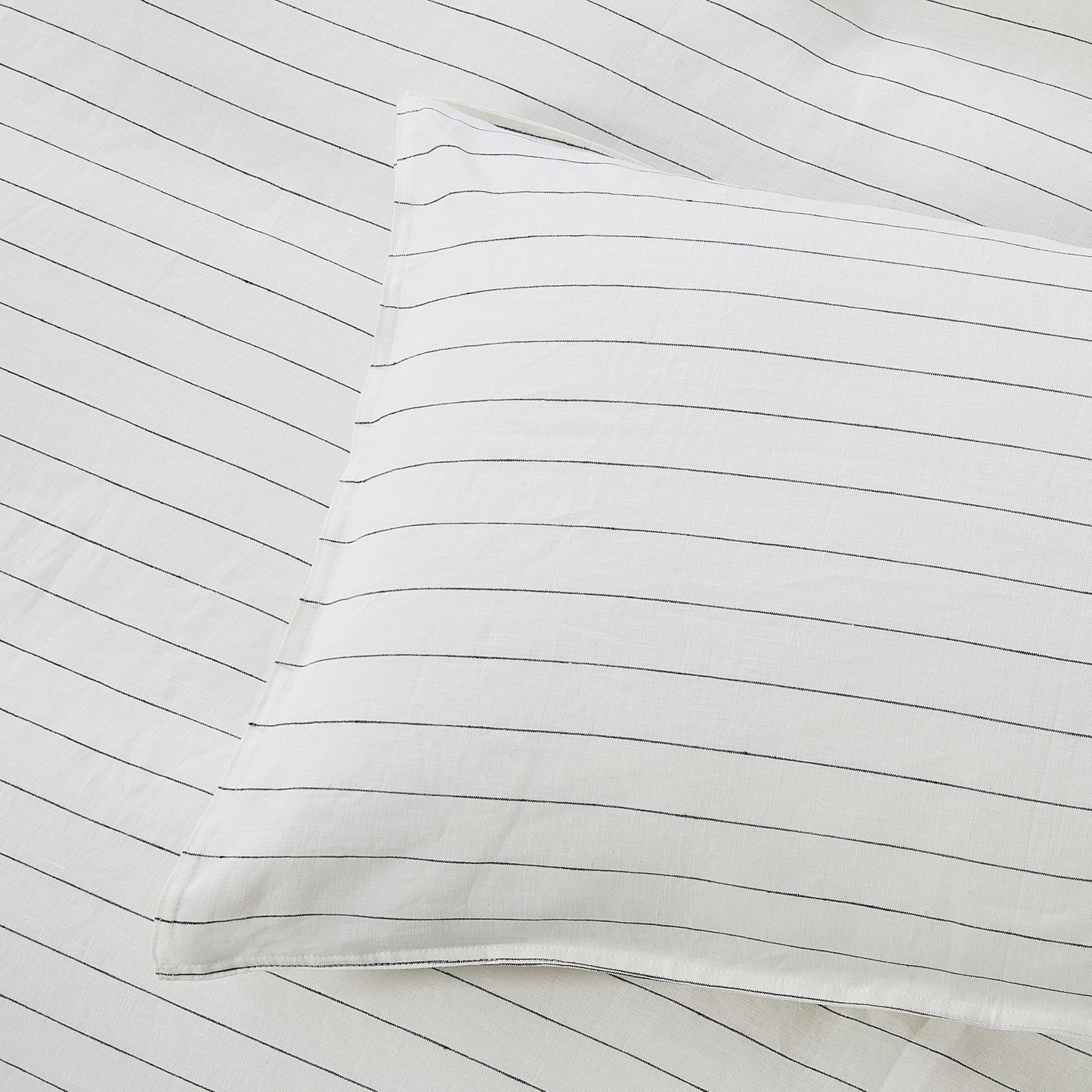 Housse de couette LINEN PINSTRIPE Housse de couette  ,disponible chez Literie-Déco et moi 