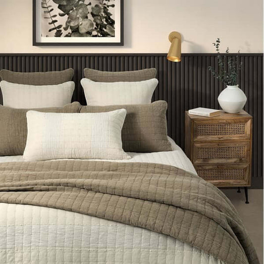Matelassé uni naturel MOSS- Par Brunelli Courtepointe  ,disponible chez Literie-Déco et moi 
