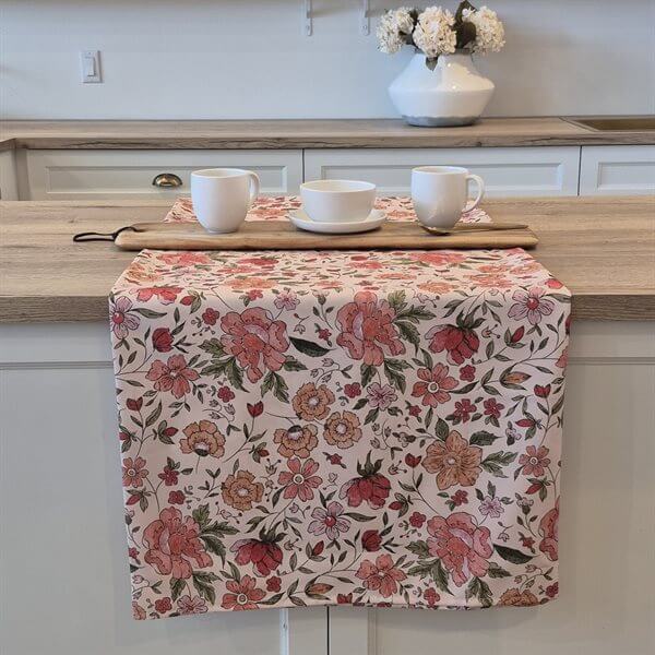 Nappe imprimée de fleurs JOIE- Par Brunelli NAPPES  ,disponible chez Literie-Déco et moi 