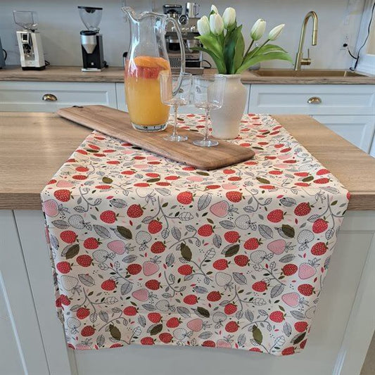 Nappe imprimée de fraises FRAGARIA  - Par Brunelli NAPPES  ,disponible chez Literie-Déco et moi 
