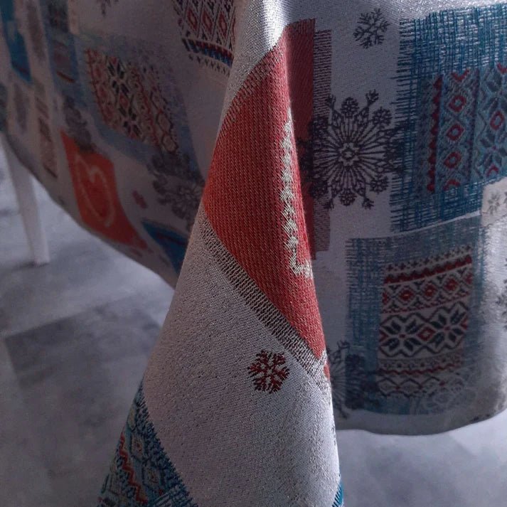 Nappe Rouge, turquoise et argentée de Noël NAPPES  ,disponible chez Literie-Déco et moi 