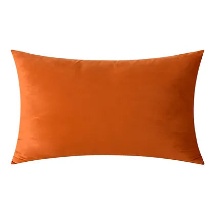 Coussin orange VELVET  ( 12'' X 20'') ou ( 18'' X 18'') coussins  ,disponible chez Literie-Déco et moi 