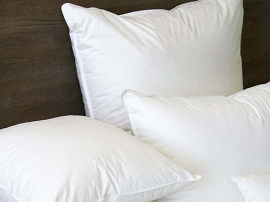 Oreiller en duvet blanc européen MYKONOS  550+ Loft ( Collection Literie & Déco et moi ) Oreillers  ,disponible chez Literie-Déco et moi 