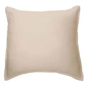 Oreiller européen naturel en lin LINEN STONE WASH (25'' X 25'')- Par Brunelli coussins  ,disponible chez Literie-Déco et moi 