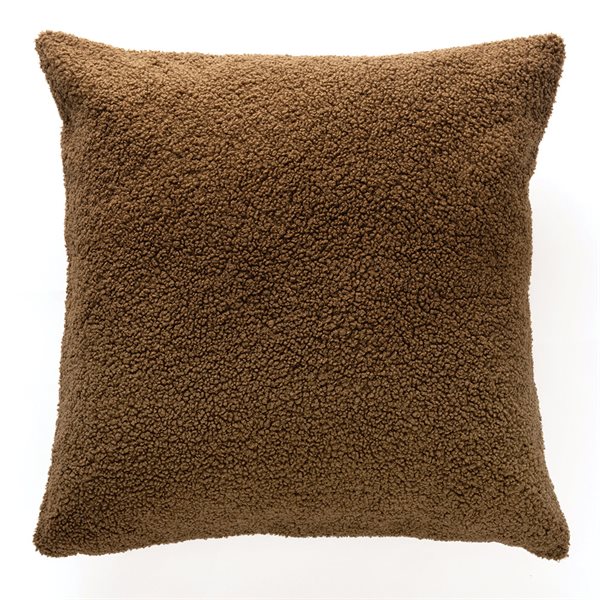 Oreiller européen marron PLUSH ( 25'' x 25'')- Par Brunelli coussins  ,disponible chez Literie-Déco et moi 