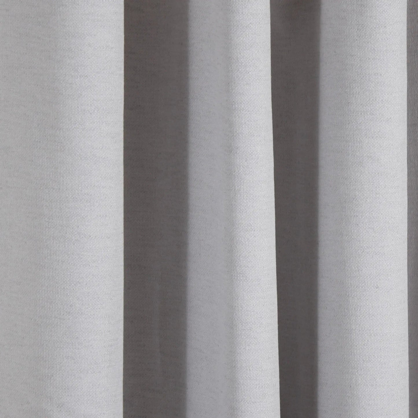 Rideau opaque SHERBROOKE  ( Gris pâle ) rideau  ,disponible chez Literie-Déco et moi 
