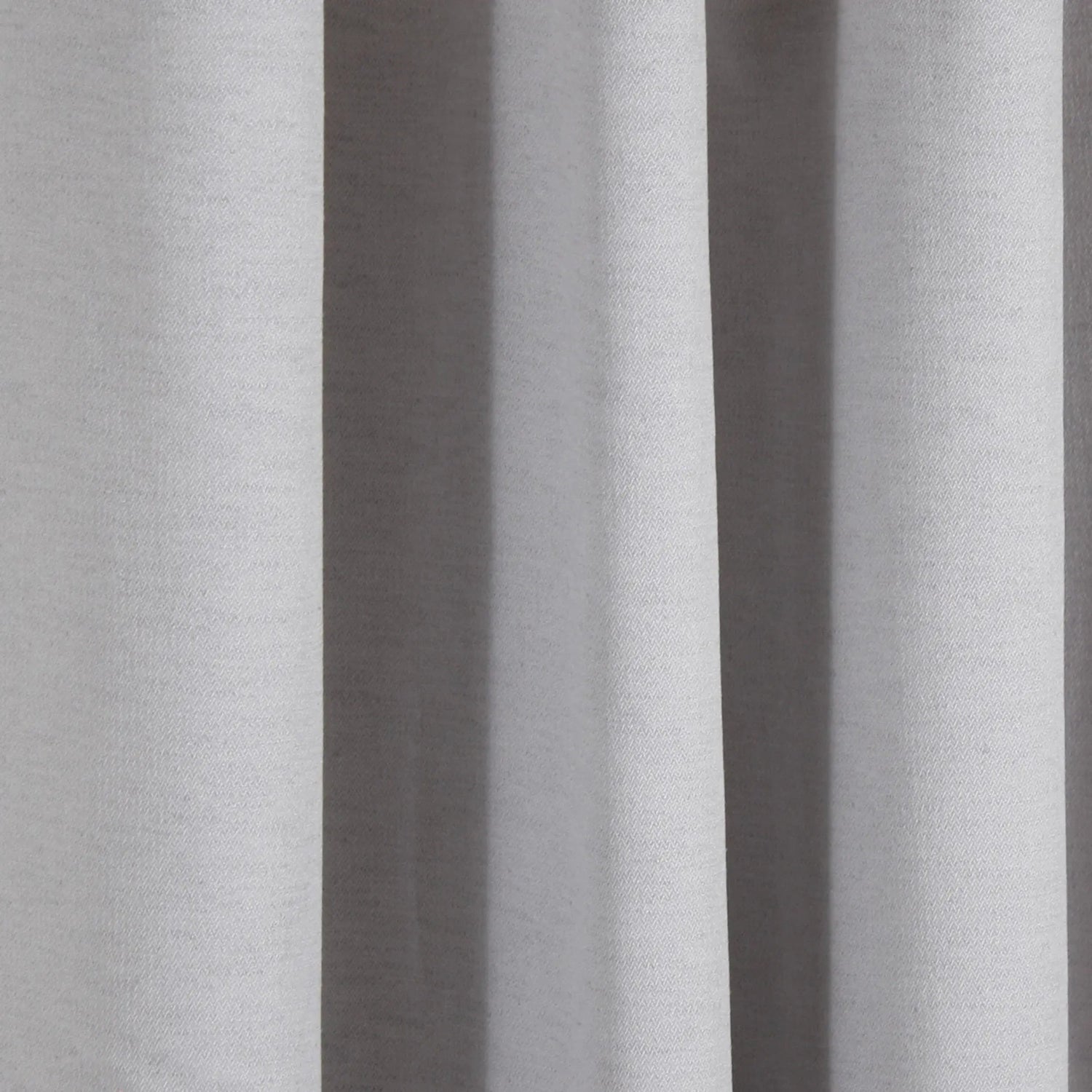 Rideau opaque SHERBROOKE  ( Gris pâle ) rideau  ,disponible chez Literie-Déco et moi 