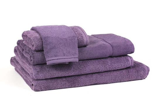 Serviettes en coton biologique NATURE  ( Aubergine ) serviettes de bain  ,disponible chez Literie-Déco et moi 