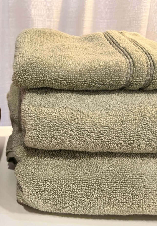 Serviettes en coton douces au toucher ( Confectionnées au Portugal ) Vert Sauge - Literie - Déco et moi