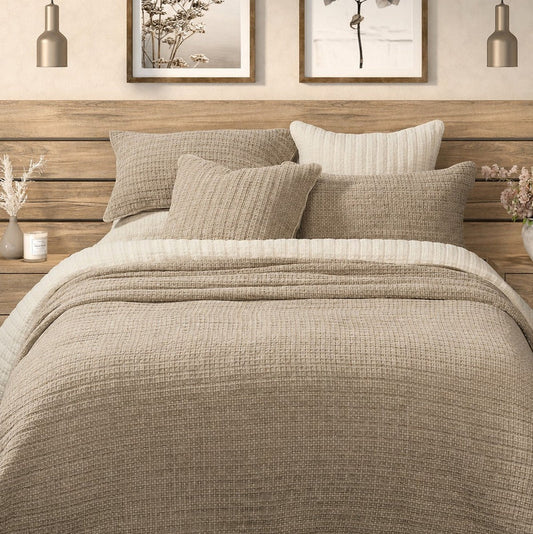 Courtepointe taupe en coton gaufré Spirit- Par Brunelli (Livraison AUTOMNE 2026)