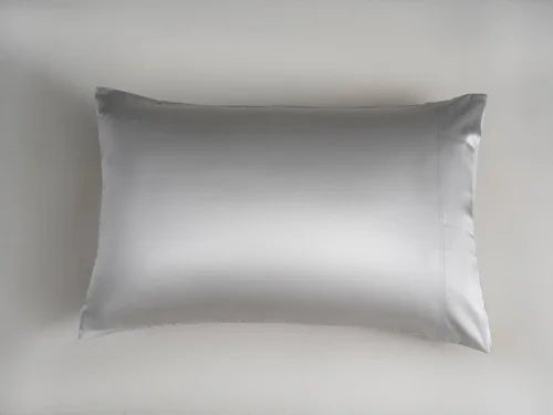 Taie oreiller en soie de mûrier-Gris pâle ( 19 mommes) - taies Literie & Déco et moi - $89.99! Literie-Déco et moi 