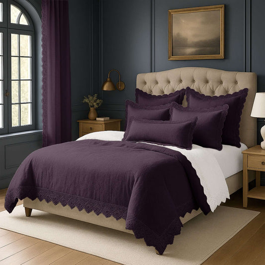 FAIT AU CANADA- Modèle ELSIE , avec finition Dentelle ( Aubergine  ) - Par Colcha Linens Douillette, Couvre-lit, Housse de couette  ,disponible chez Literie-Déco et moi 
