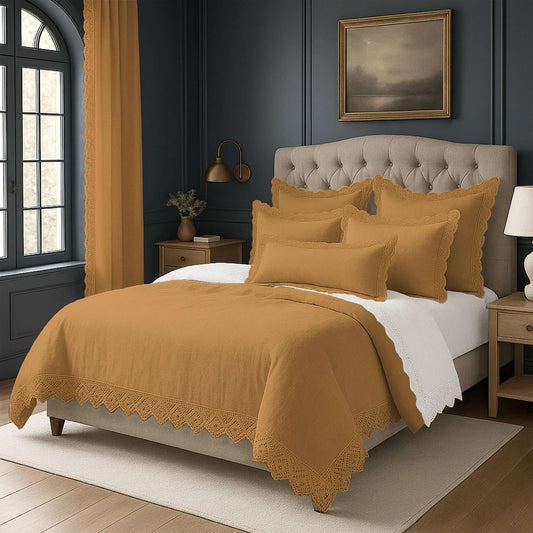 FAIT AU CANADA- Modèle ELSIE , avec finition Dentelle ( Or ) - Par Colcha Linens Douillette, Couvre-lit, Housse de couette  ,disponible chez Literie-Déco et moi 