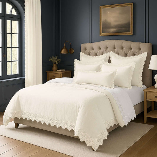 FAIT AU CANADA- Modèle ELSIE , avec finition Dentelle ( Ivoire ) - Par Colcha Linens Douillette, Couvre-lit, Housse de couette  ,disponible chez Literie-Déco et moi 