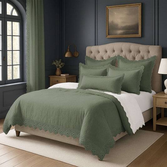 FAIT AU CANADA- Modèle ELSIE , avec finition Dentelle ( Vert ) - Par Colcha Linens Douillette, Couvre-lit, Housse de couette  ,disponible chez Literie-Déco et moi 