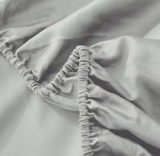 Ensemble de draps en coton égyptien (300 fils) - Gris Argent Draps  ,disponible chez Literie-Déco et moi 