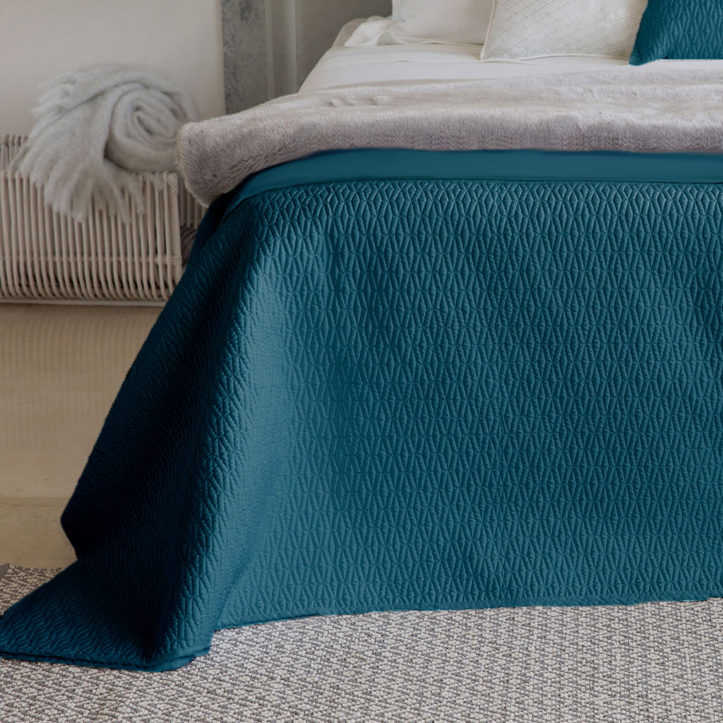 Couverture matelassée DIAMANT ( Bleu océan ) Couvre-lit  ,disponible chez Literie-Déco et moi 