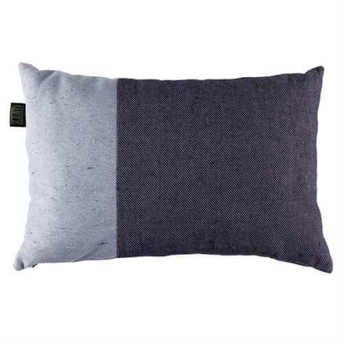 Coussin rectangulaire moderne bleu REMIX-( 16'' x 24'')- Par Brunelli coussins  ,disponible chez Literie-Déco et moi 