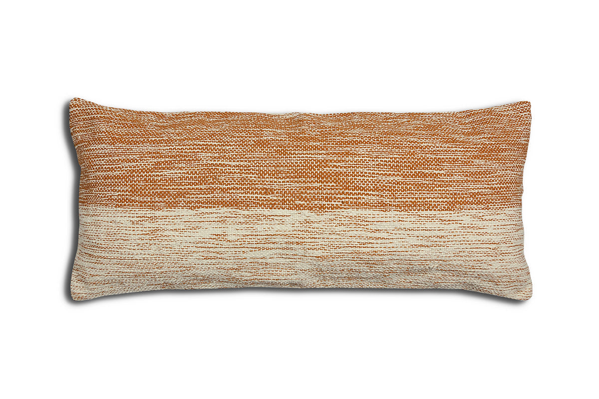 Coussin RANCHO ( 14'' x 32'') coussins  ,disponible chez Literie-Déco et moi 