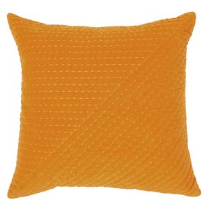 Coussin moutarde VELOURS ( 18'' X 18'')- Par Brunelli coussins  ,disponible chez Literie-Déco et moi 