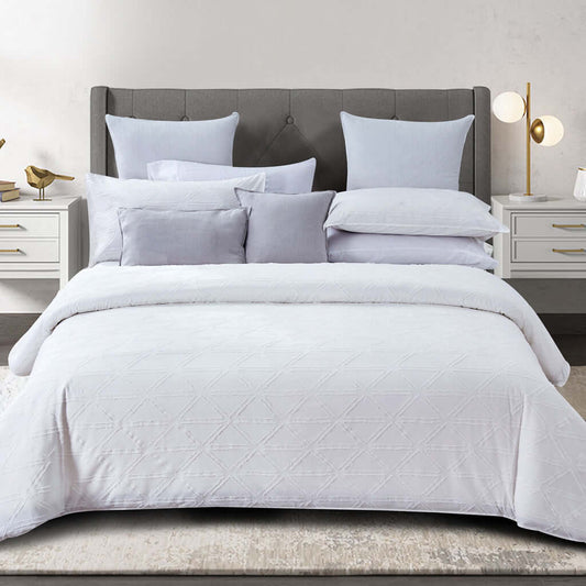 Ensemble de housse de couette STELLA  ( Blanc ) Housse de couette  ,disponible chez Literie-Déco et moi 
