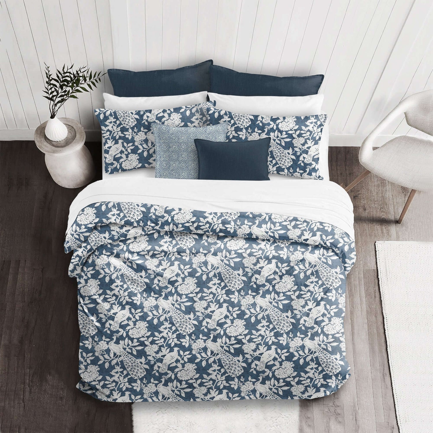 FAIT AU CANADA- Ensemble housse de couette OISEAUX ( Marine et taupe) - Par Colcha Linens Housse de couette  ,disponible chez Literie-Déco et moi 