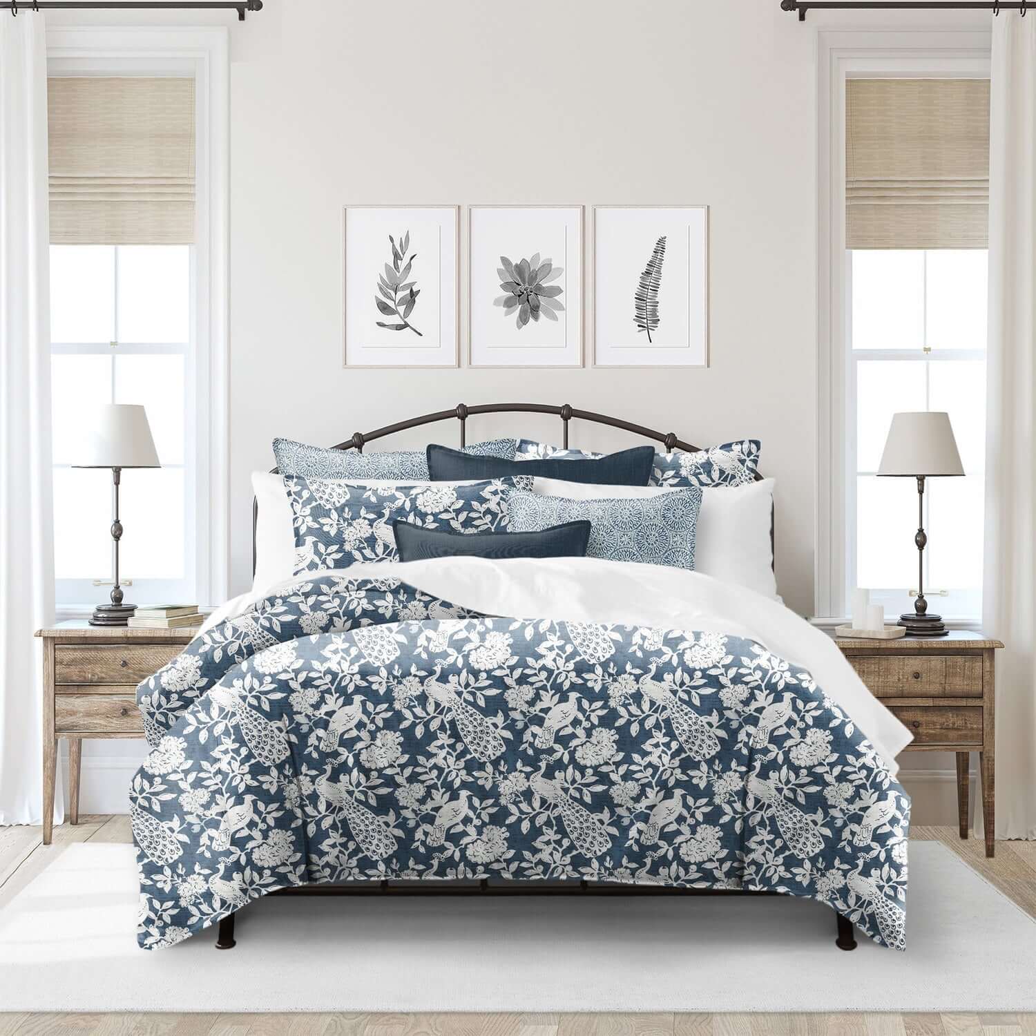 FAIT AU CANADA- Ensemble housse de couette OISEAUX ( Marine et taupe) - Par Colcha Linens Housse de couette  ,disponible chez Literie-Déco et moi 