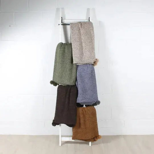 ( Fait au Québec )- Jeté OSCAR  ( 3 formats disponibles ) Coussins  ,disponible chez Literie-Déco et moi 