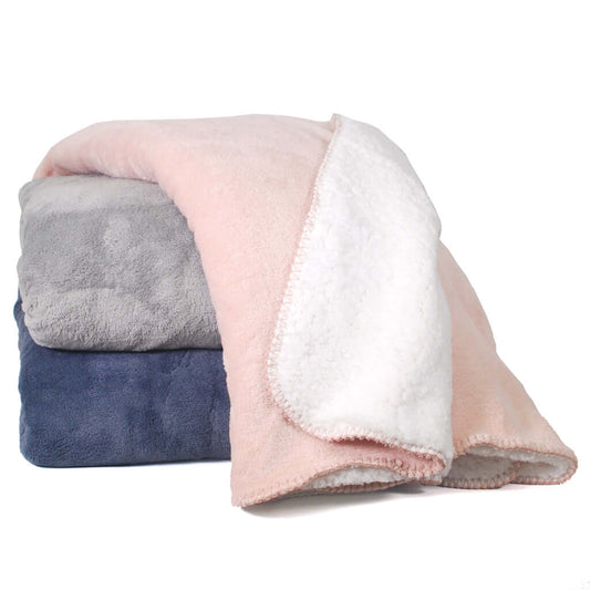 Jeté doux en sherpa SHERPINI  ( 8 couleurs disponibles ) Jeté  ,disponible chez Literie-Déco et moi 