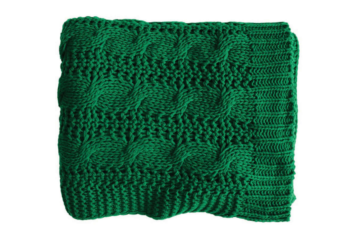 Jeté HABITAT ( 50'' x 60'') coussins  ,disponible chez Literie-Déco et moi 