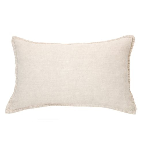 Coussin rectangulaire en lin naturel LINEN STONE WASH ( 16'' X 24'')- Par Brunelli coussins  ,disponible chez Literie-Déco et moi 