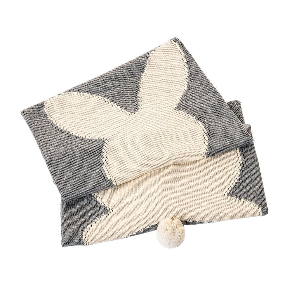 Couverture de bébé en tricot gris PAN PAM-  Par Brunelli Couverture tricot  ,disponible chez Literie-Déco et moi 