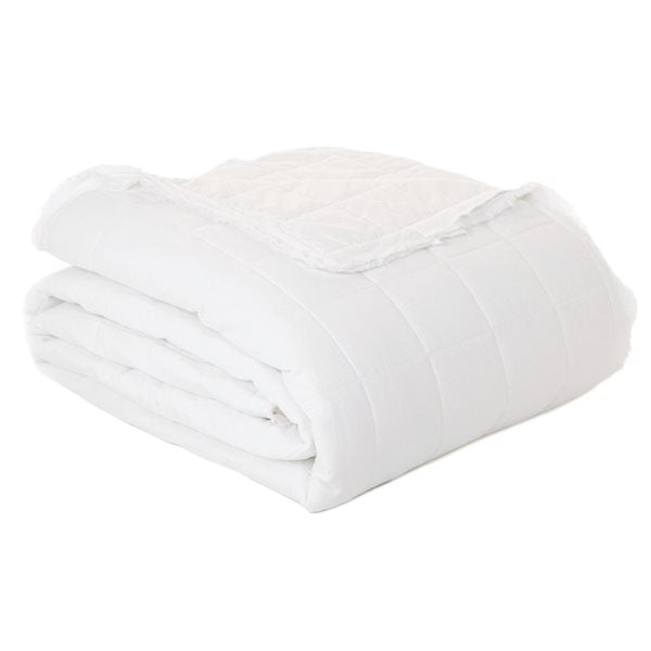 Couverture matelassée en lin piqué blanc POKE - Par Brunelli Couvre-lit  ,disponible chez Literie-Déco et moi 