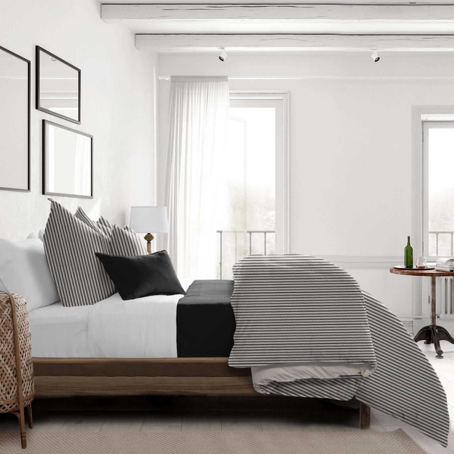 Housse de couette RAYURES CLASSIQUES ( Noir / Lin ) - Par Colcha Linens Housse de couette  ,disponible chez Literie-Déco et moi 