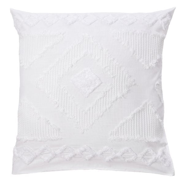 Cache oreiller européen brodé blanc RAITHA ( 25'' X 25'')- Par Brunelli Cache oreillers  ,disponible chez Literie-Déco et moi 