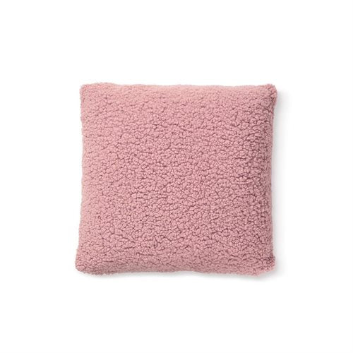 Coussin rose effet mouton SHERPA ( 18'' X 18'') - Par Brunelli coussins  ,disponible chez Literie-Déco et moi 