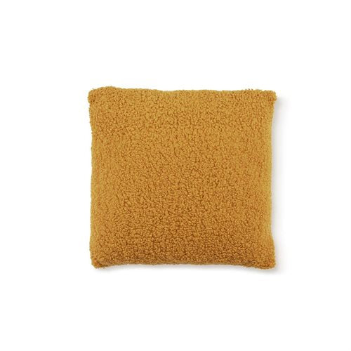 Coussin ocre effet mouton SHERPA - Par Brunelli coussins  ,disponible chez Literie-Déco et moi 